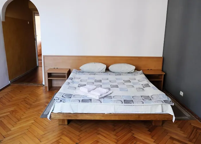 On Svobody Avenue Λβιβ