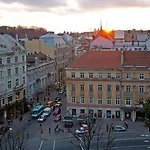 On Svobody Avenue Daire Lviv